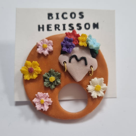 Broche cuelga gafas pez Frida Kahlo