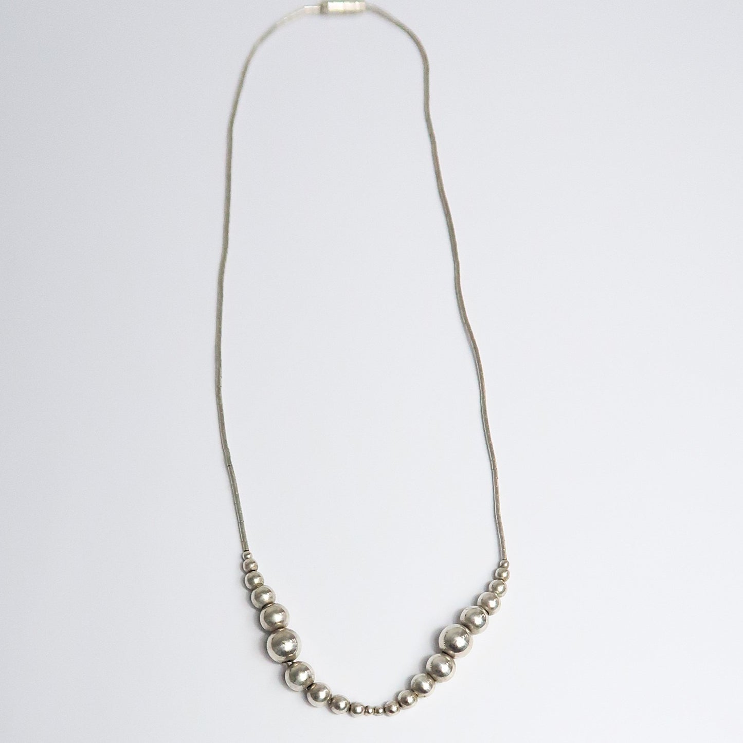 Collar bolitas
