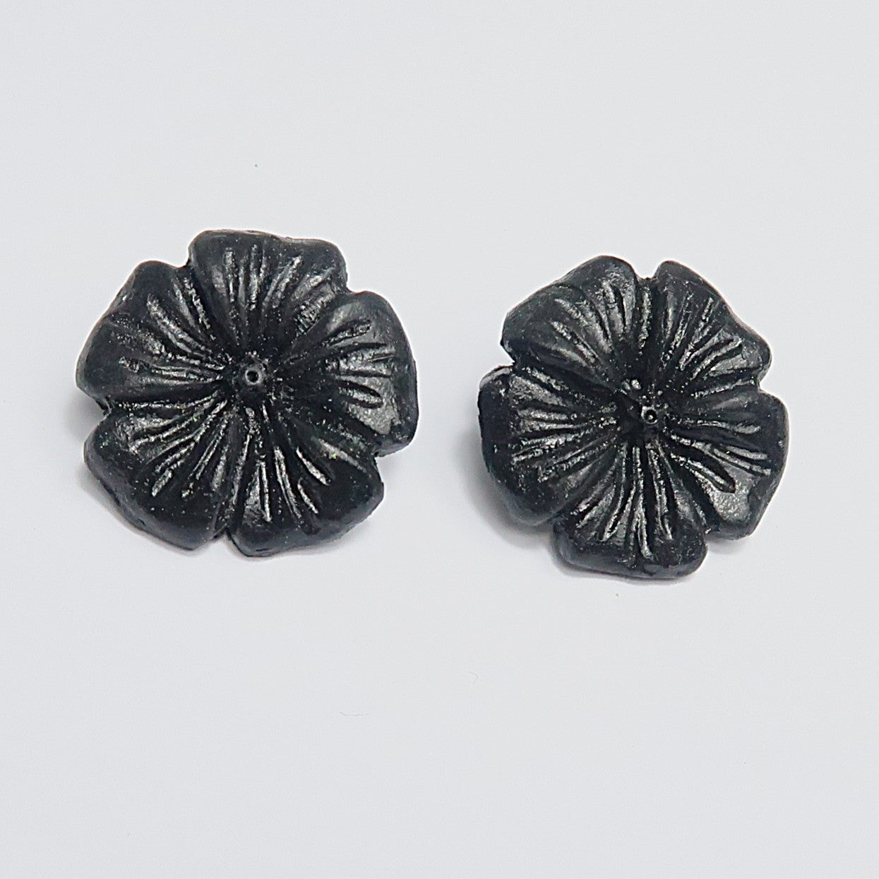 Pendiente flor negro
