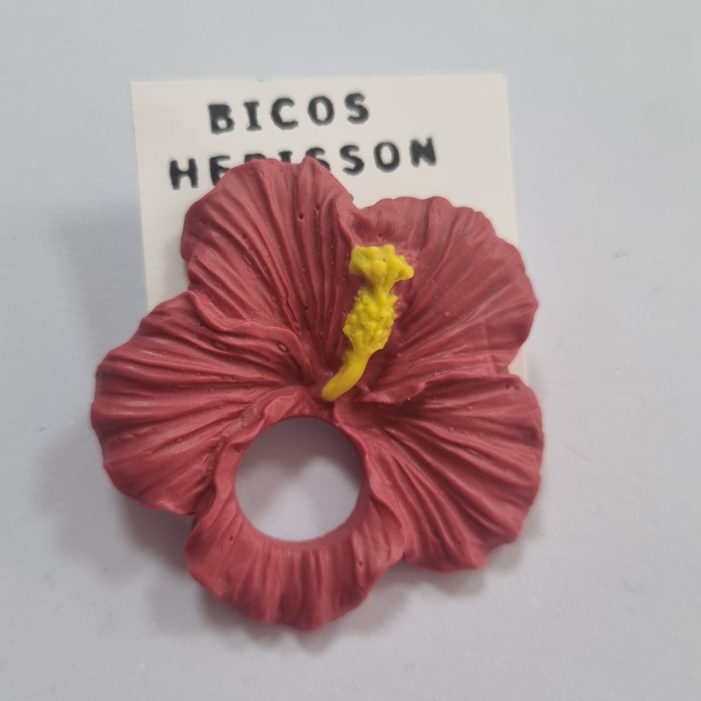 Broche cuelga gafas jazmín vino