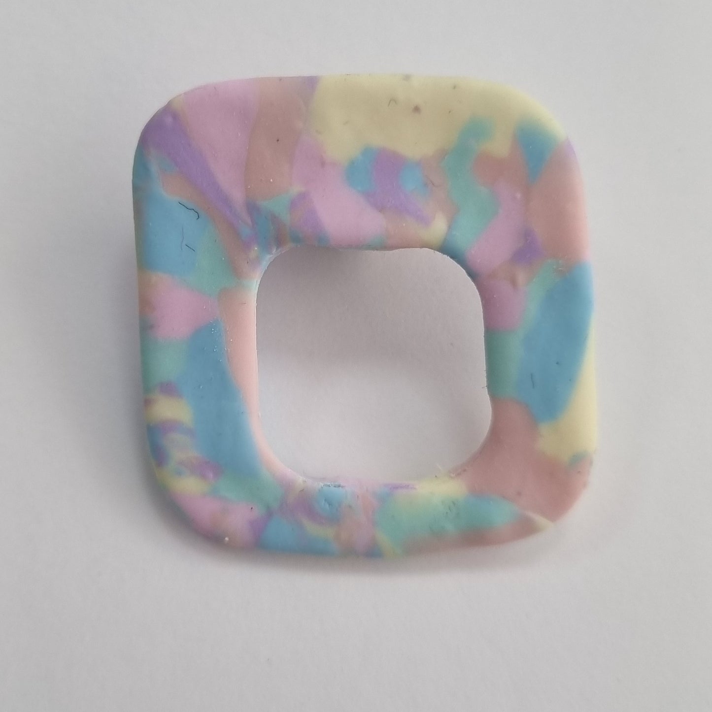 Broche cuelga gafas estampado