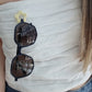 Broche cuelga gafas flor