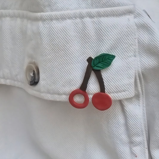 Broche cuelga gafas cereza