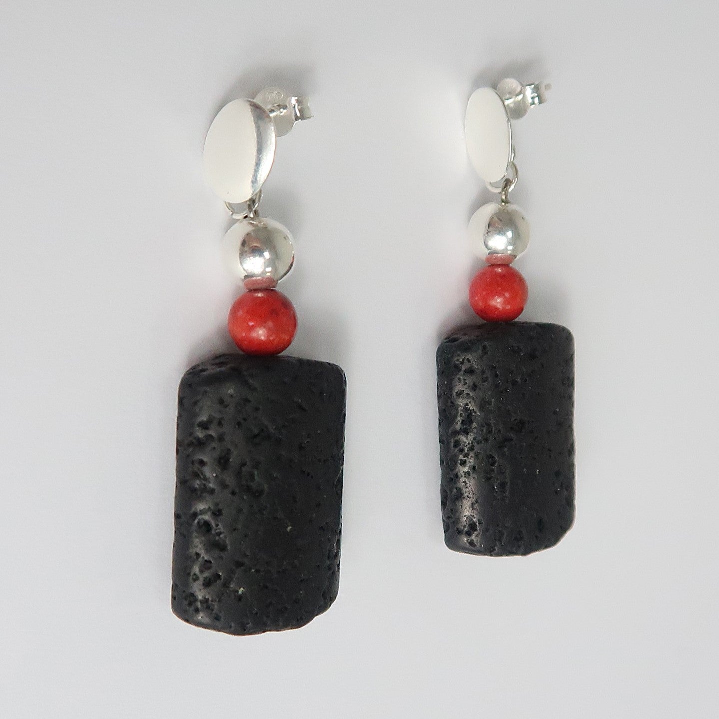 Pendientes lava y coral