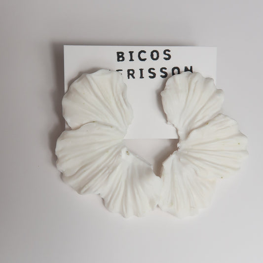 Pendiente pétalos jazmín blanco