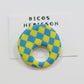 Broche cuelga gafas cuadros amarillo y azul