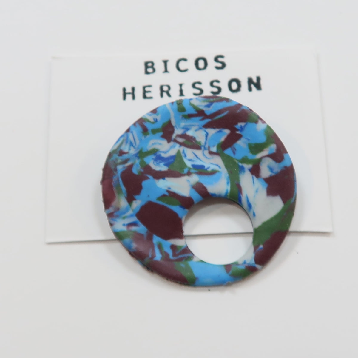 Broche cuelga gafas estampado