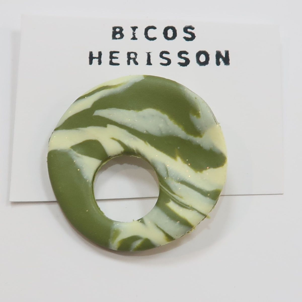 Broche cuelga gafas estampado