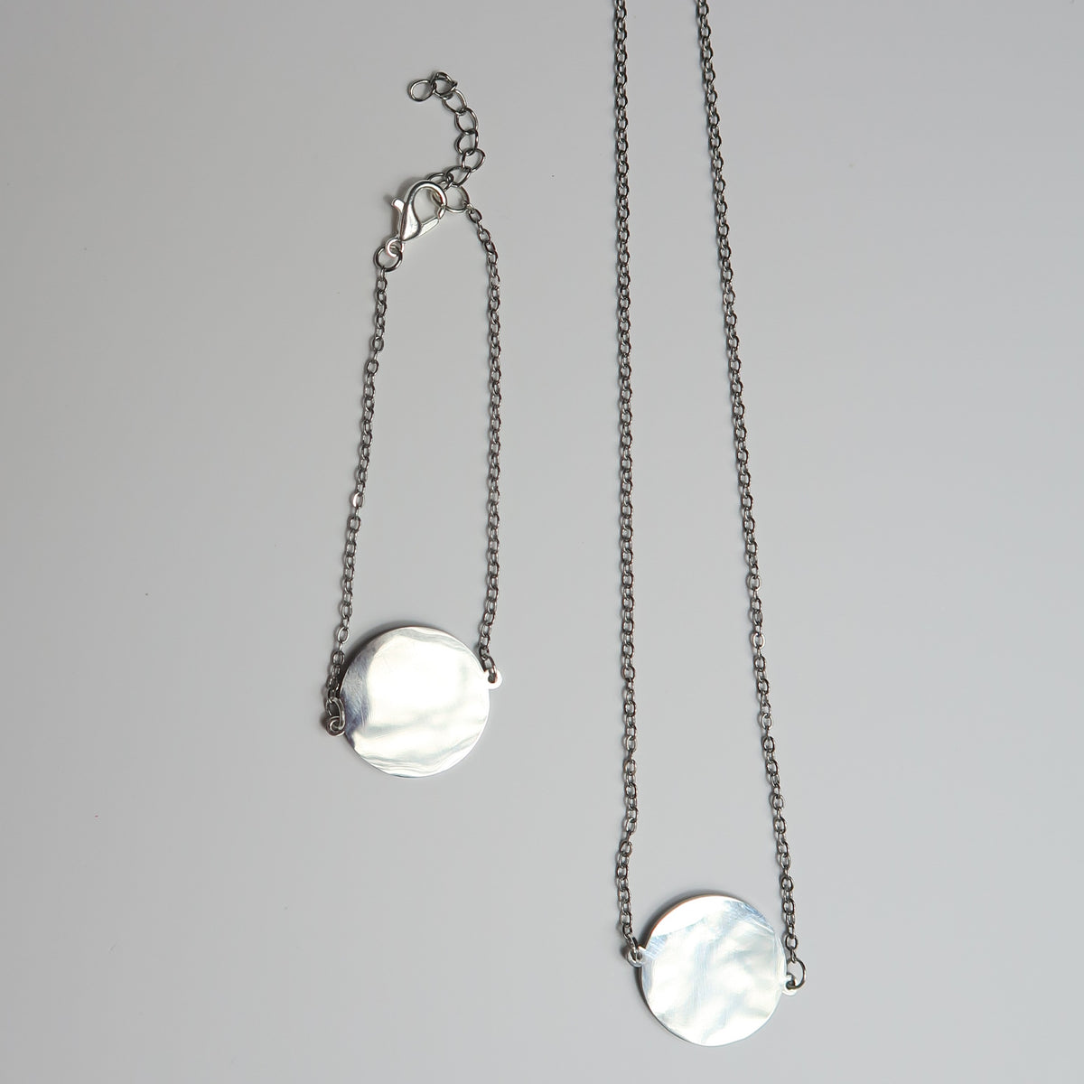 Collar con placa acero 20 mm plateada