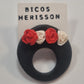 Broche cuelga gafas claveles
