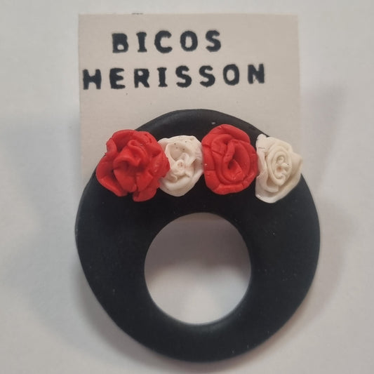 Broche cuelga gafas claveles