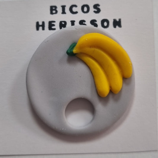 Broche cuelga gafas plátano