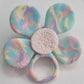 Broche cuelga gafas flor colorines