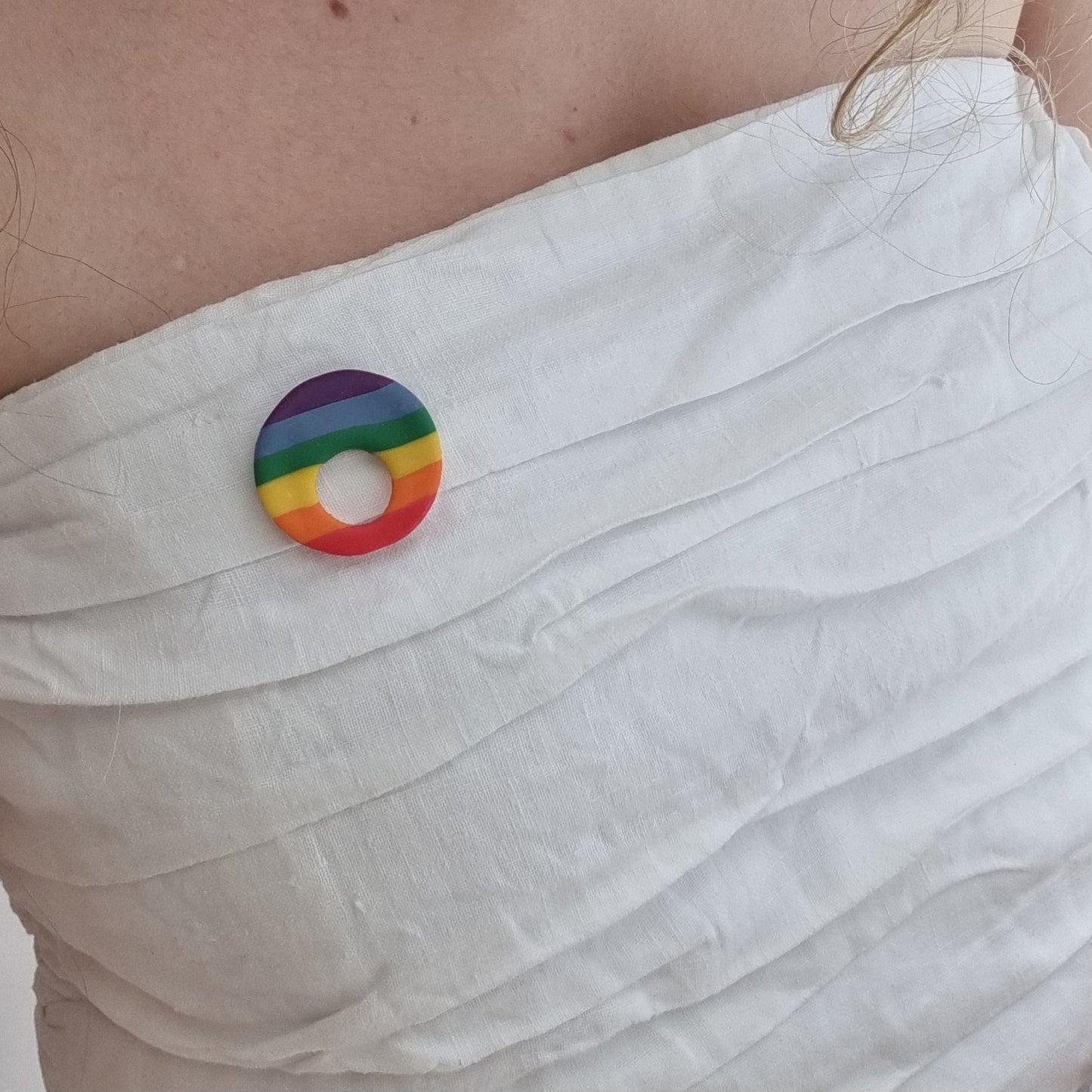 Broche cuelga Happy Pride