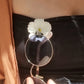 Broche cuelga gafas jazmín blanco