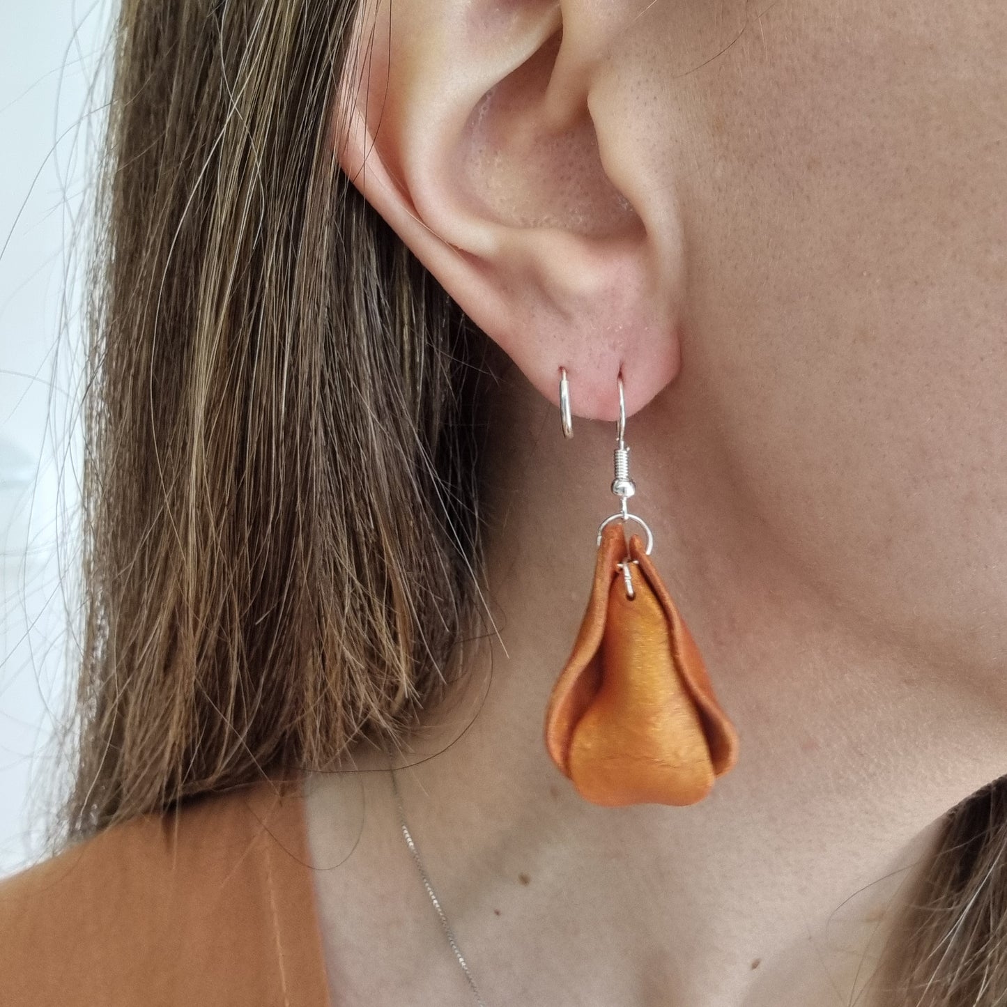 Pendiente pétalo anaranjado