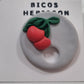 Broche cuelga gafas cereza