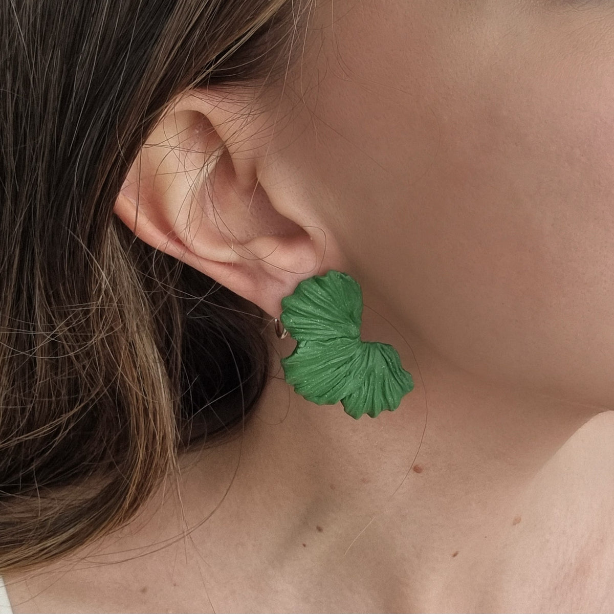 Pendiente pétalos jazmín verde